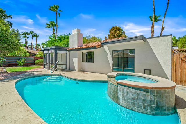 1351 E Luna Way, Palm Springs, CA 92262