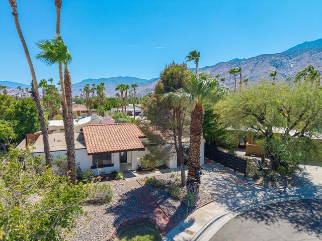 1351 E Luna Way, Palm Springs, CA 92262