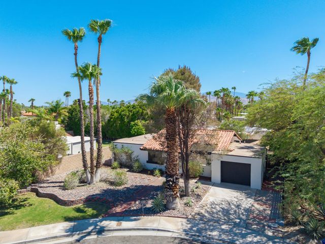 1351 E Luna Way, Palm Springs, CA 92262