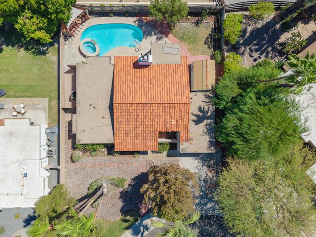 1351 E Luna Way, Palm Springs, CA 92262