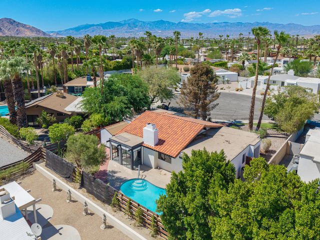 1351 E Luna Way, Palm Springs, CA 92262