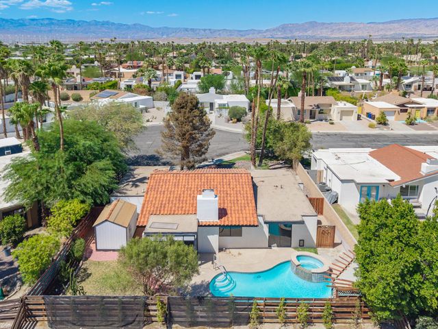 1351 E Luna Way, Palm Springs, CA 92262