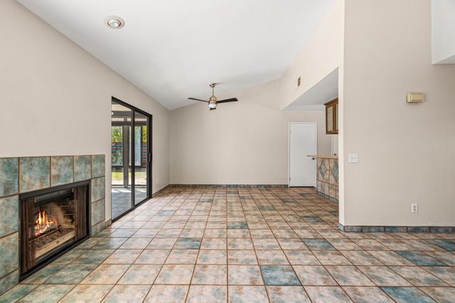 1351 E Luna Way, Palm Springs, CA 92262