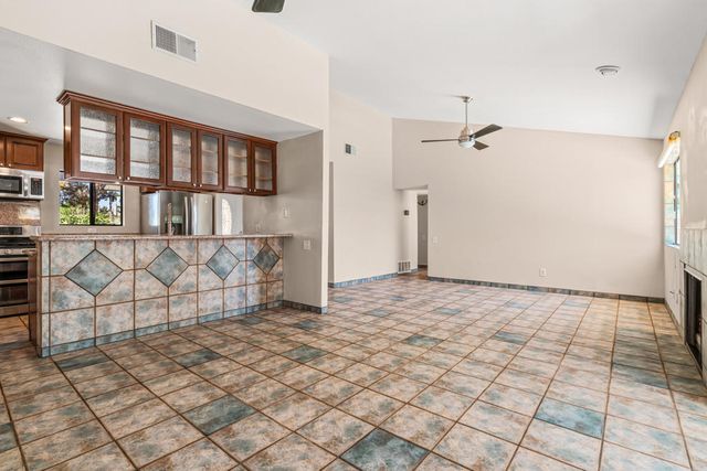 1351 E Luna Way, Palm Springs, CA 92262
