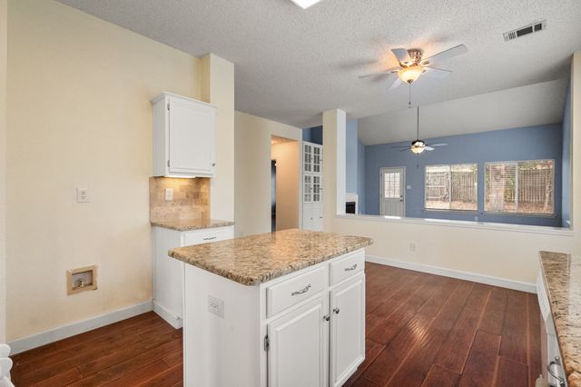 957 Blossomwood Court, Arlington, TX 76017