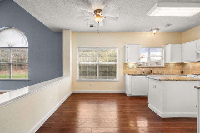 957 Blossomwood Court, Arlington, TX 76017