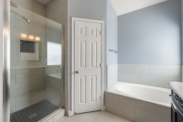 957 Blossomwood Court, Arlington, TX 76017