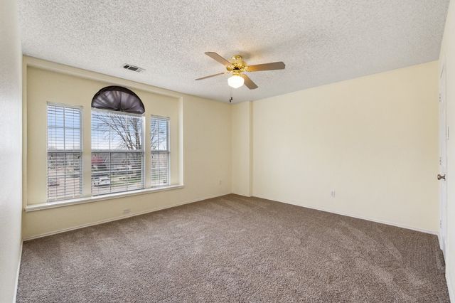 957 Blossomwood Court, Arlington, TX 76017