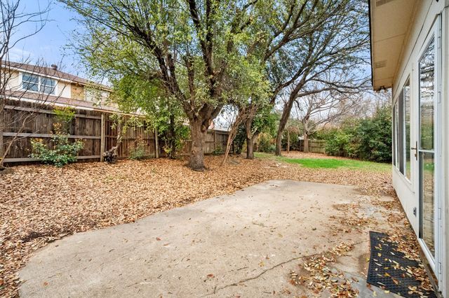 957 Blossomwood Court, Arlington, TX 76017