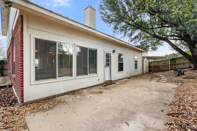 957 Blossomwood Court, Arlington, TX 76017