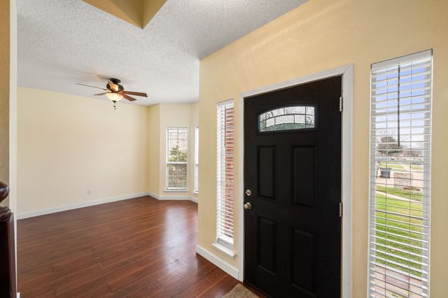 957 Blossomwood Court, Arlington, TX 76017