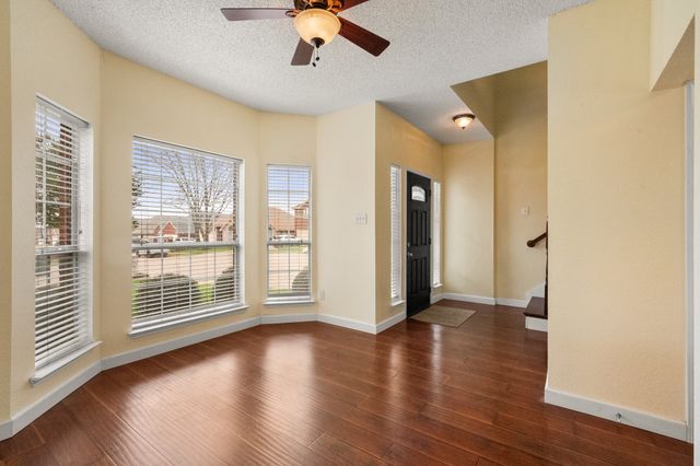 957 Blossomwood Court, Arlington, TX 76017