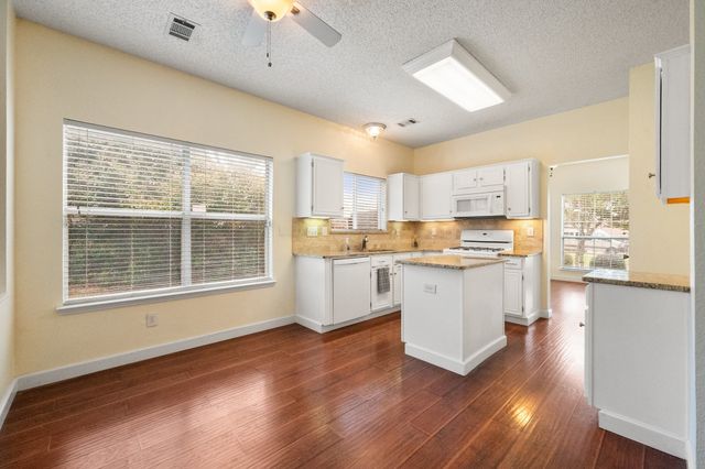 957 Blossomwood Court, Arlington, TX 76017