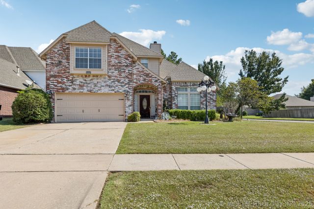 905 N Butternut Avenue N, Broken Arrow, OK 74012