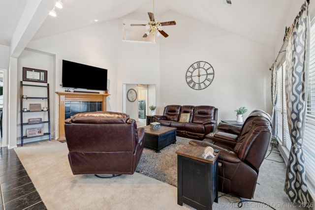 905 N Butternut Avenue N, Broken Arrow, OK 74012