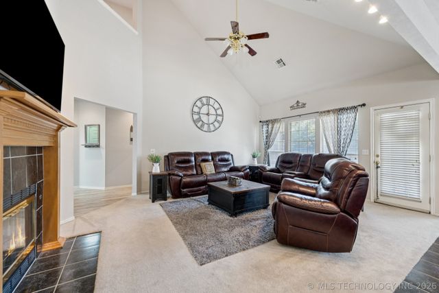 905 N Butternut Avenue N, Broken Arrow, OK 74012