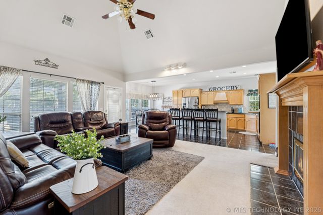 905 N Butternut Avenue N, Broken Arrow, OK 74012