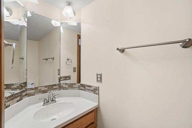 180 Country Road 180 Country Road, Urbana, OH 43078