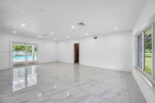 12525 SW 68th Ct, Pinecrest, FL 33156