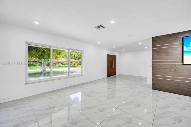 12525 SW 68th Ct, Pinecrest, FL 33156