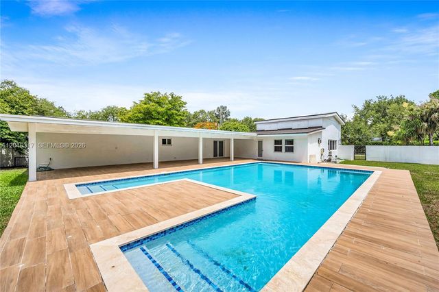 12525 SW 68th Ct, Pinecrest, FL 33156