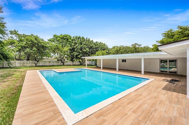 12525 SW 68th Ct, Pinecrest, FL 33156