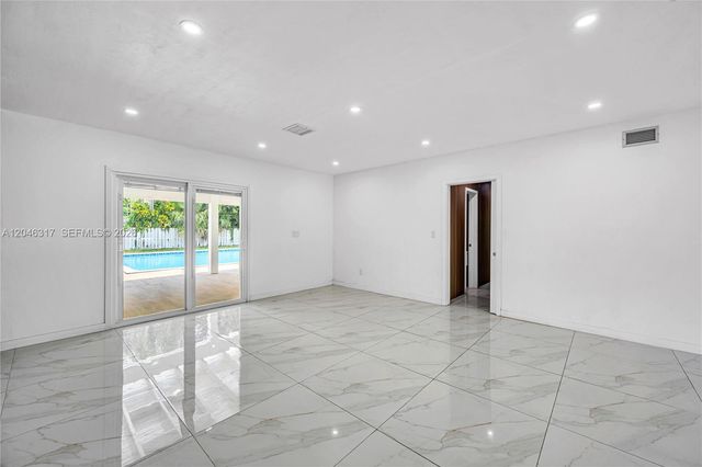 12525 SW 68th Ct, Pinecrest, FL 33156