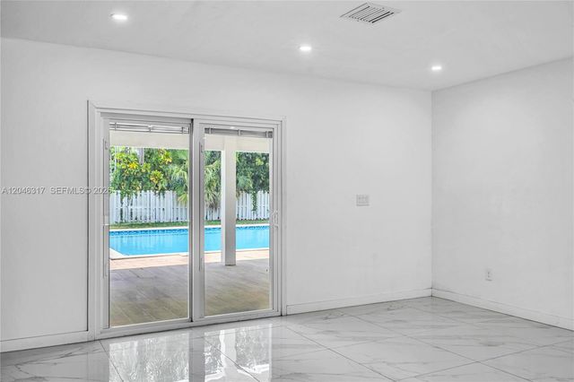 12525 SW 68th Ct, Pinecrest, FL 33156