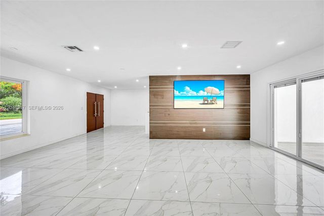 12525 SW 68th Ct, Pinecrest, FL 33156