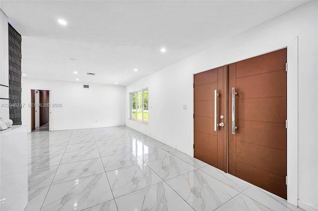 12525 SW 68th Ct, Pinecrest, FL 33156