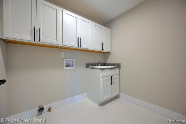 213 Mountain View Lane, Milford, MI 48381