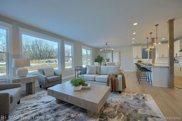 213 Mountain View Lane, Milford, MI 48381