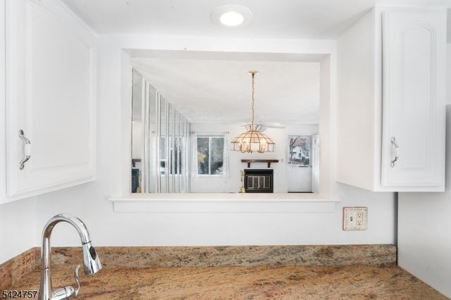 81 Woodland Dr, Roselle Boro, NJ 07203