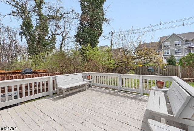 81 Woodland Dr, Roselle Boro, NJ 07203