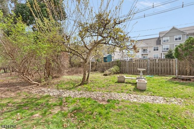 81 Woodland Dr, Roselle Boro, NJ 07203