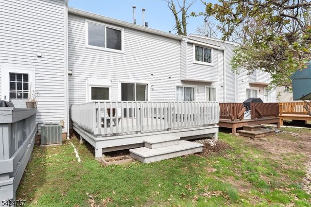 81 Woodland Dr, Roselle Boro, NJ 07203