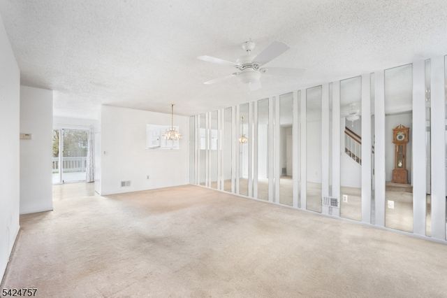 81 Woodland Dr, Roselle Boro, NJ 07203