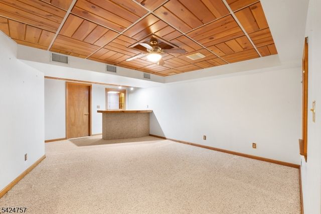 81 Woodland Dr, Roselle Boro, NJ 07203