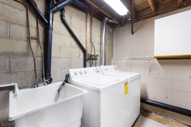 81 Woodland Dr, Roselle Boro, NJ 07203