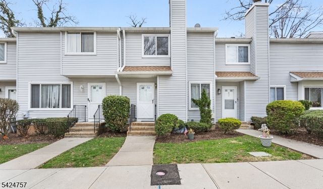 81 Woodland Dr, Roselle Boro, NJ 07203