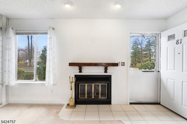 81 Woodland Dr, Roselle Boro, NJ 07203