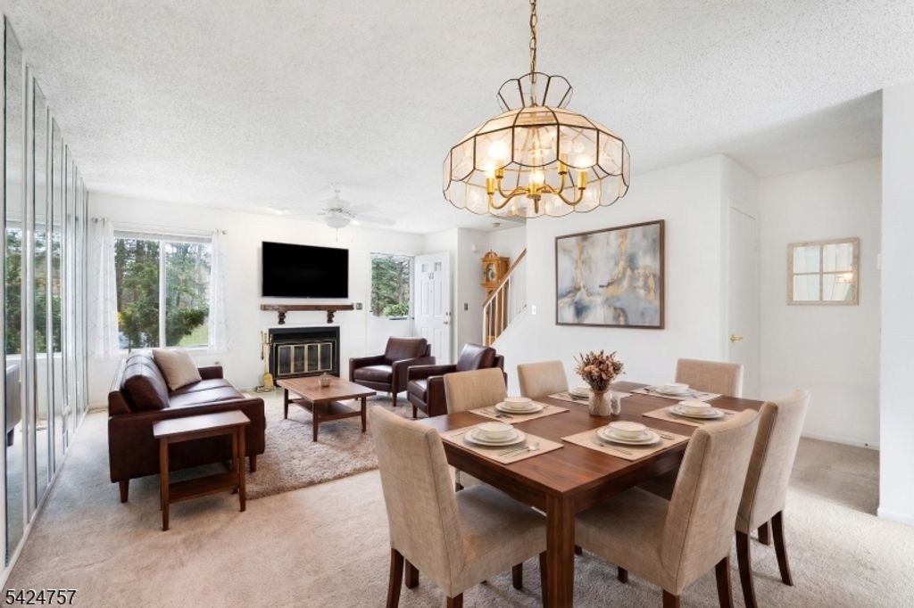 81 Woodland Dr, Roselle Boro, NJ 07203