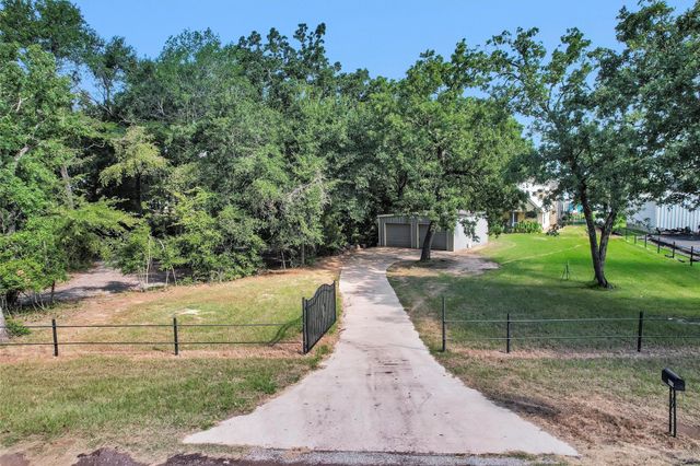 6035 County Road 374, Marquez, TX 77865