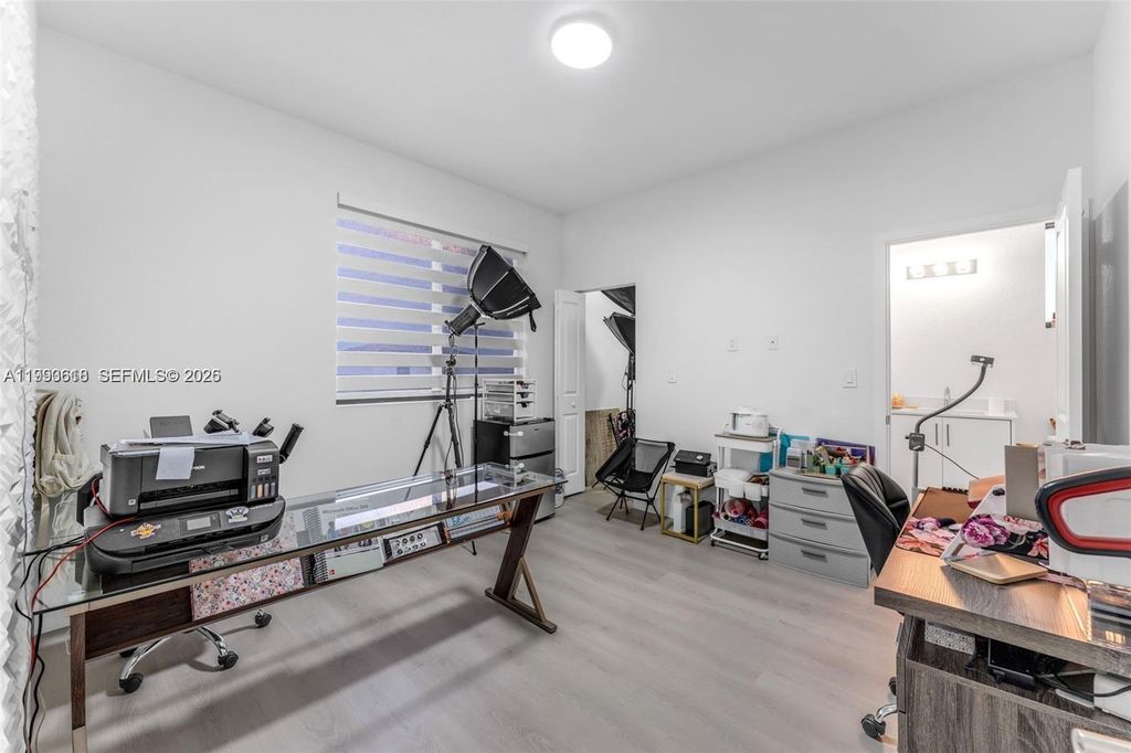 Image 32 of property listing at 22712 SW 129th Ave, Miami, FL 33170