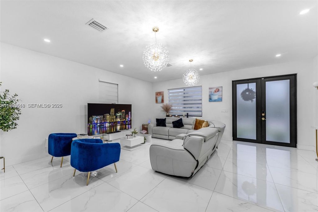 Image 8 of property listing at 22712 SW 129th Ave, Miami, FL 33170