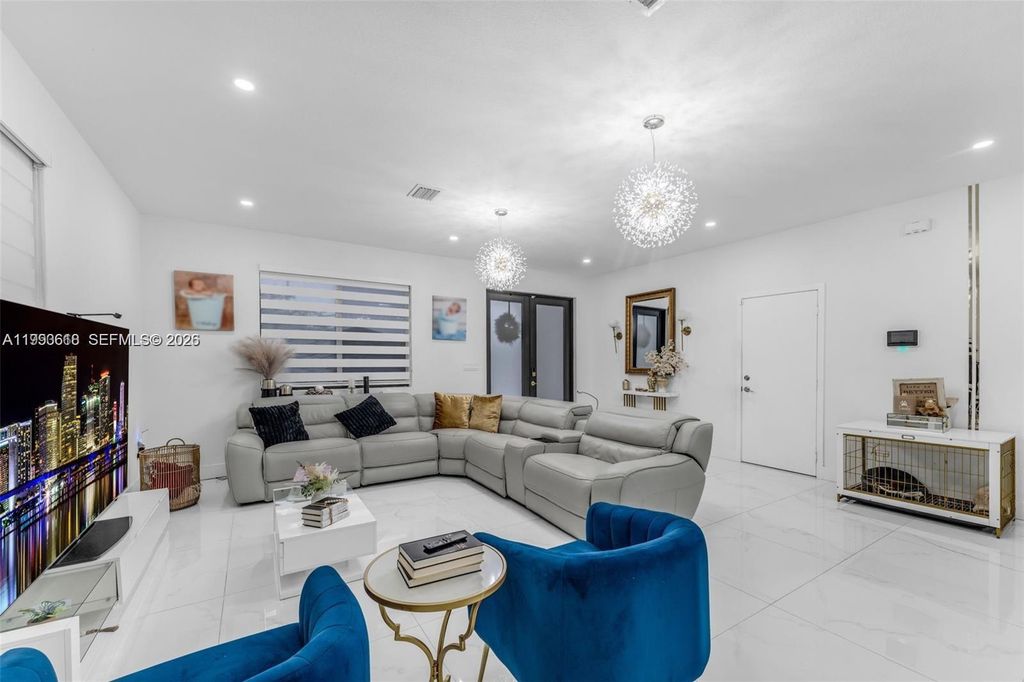 Image 9 of property listing at 22712 SW 129th Ave, Miami, FL 33170