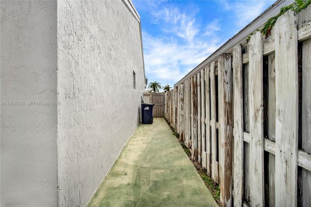 11321 SW 62nd Ln, Miami, FL 33173