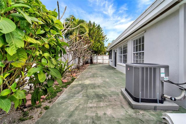 11321 SW 62nd Ln, Miami, FL 33173