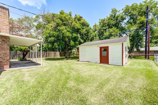 305 Yaupon Street, Sweeny, TX 77480