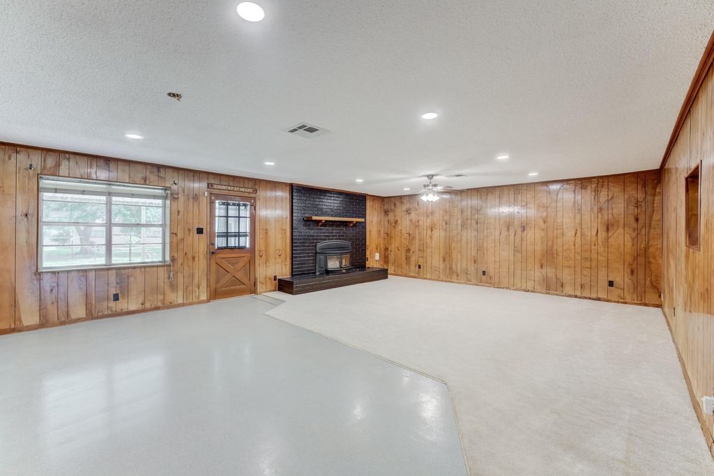 305 Yaupon Street, Sweeny, TX 77480